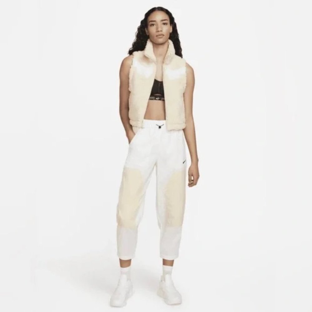 Nike Swoosh Women's High-Waisted Woven Pants Medium